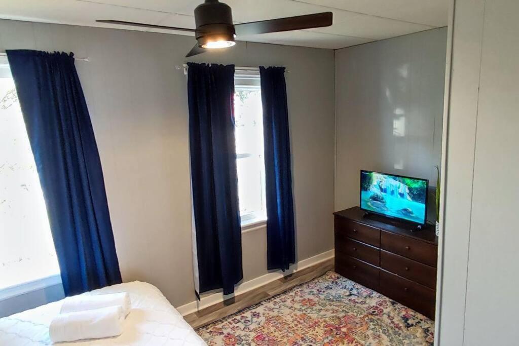 Perfect Combo Of Charm & Comfort- 2Bedroom Home โนเบิลสวิลล์ ภายนอก รูปภาพ